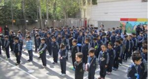 صف صبحگاهی در حیاط