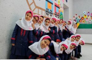 حیاط مدرسه