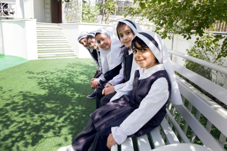 دبستان نواک
