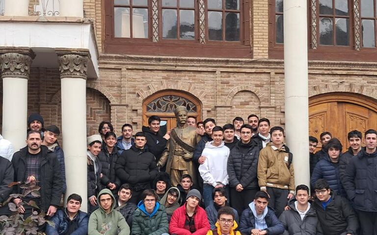 دبیرستان متوسطه دوم دکترهشترودی