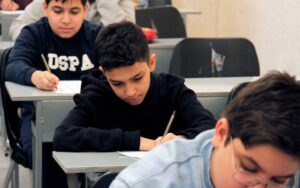 دبیرستان متوسطه دوره اول پسرانه غیر دولتی نگرش آرمانی