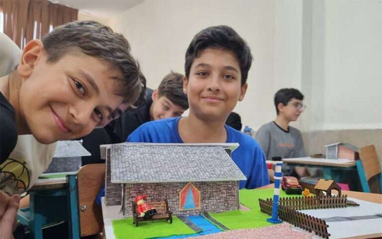 دبیرستان متوسطه دوره اول پسرانه غیر دولتی دکتر هشترودی
