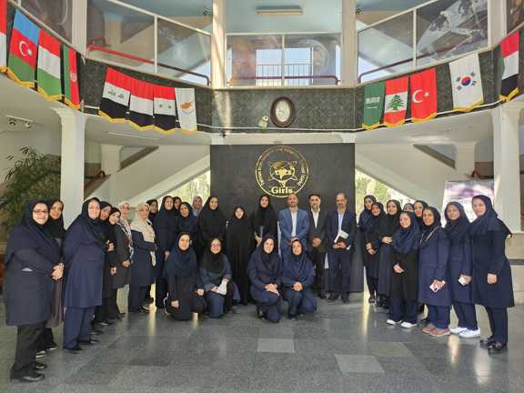 تطبیقی دختران
