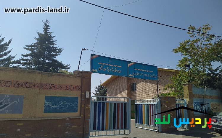 نمای درب ورودی دبیرستان پسرانه امام جعفر صادق(ع)، شهر پردیس فاز ۱