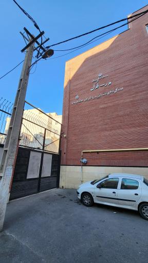نمای بیرونی ساختمان مدرسه فدک، منطقه ۱۲ تهران، میدان شهدا