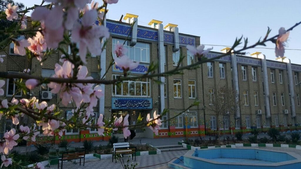 نمای ساختمان مدرسه دخترانه تیزهوشان فرزانگان ۴ منطقه ۱۳ تهران، خیابان دماوند