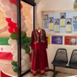 نمایشگاهی از لباس‌های سنتی ایرانی با بدن‌اندام، تزئین شده با بالن‌های رنگین و نشان‌های ملی ایران