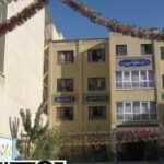 نمای بیرونی ساختمان مدرسه با معماری چند طبقه