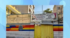 نمای ساختمان و درب ورودی