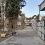 حیاط و مسیر ورودی هنرستان فنی ماندگار صنعتی تهران منطقه ۱۲