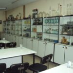 آزمایشگاه فیزیک دبیرستان مفید ۱ طرشت