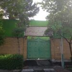 نمای دیوار و درب ورودی دبیرستان دخترانه استادمطهری، منطقه ۱۲ تهران