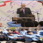 مراسم آموزشی با سخنرانی برای دانش‌آموزان در فضای باز
