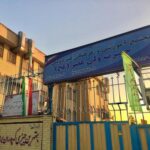 نمای ورودی مجتمع آموزشی و فرهنگی غیردولتی حضرت ولی‌عصر (عج) در تهرانسر با تابلوی مدرسه