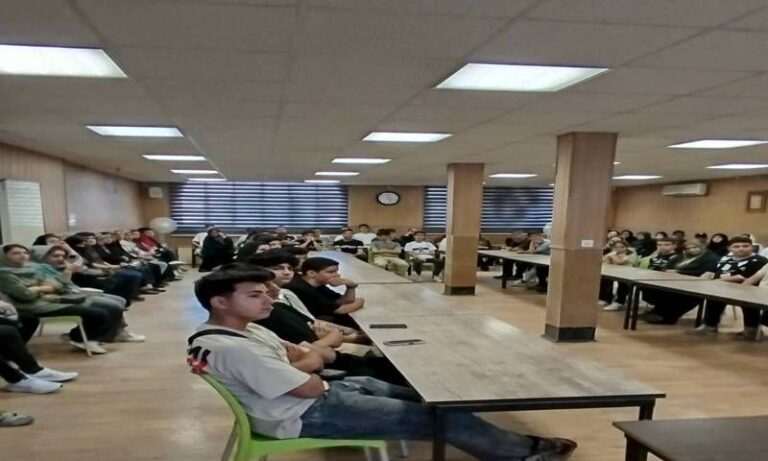 جلسه دانش‌آموزی