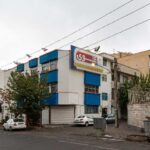 نمای بیرونی ساختمان مدرسه علوی متوسطه اول پسرانه آریاشهر تهران