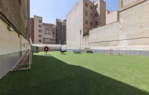 حیاط مدرسه