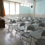 کلاس درس مجهز و خالی دبیرستان پسرانه احتصان ذهن