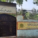 تابلوی سردر دبیرستان دخترانه فدک در دروس تهران