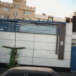 تابلوی سردر دبیرستان پسرانه فرازدانش در سازمان برنامه شمالی تهران