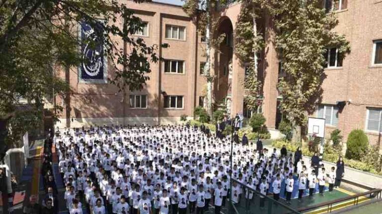 تجمع دانش‌آموزان