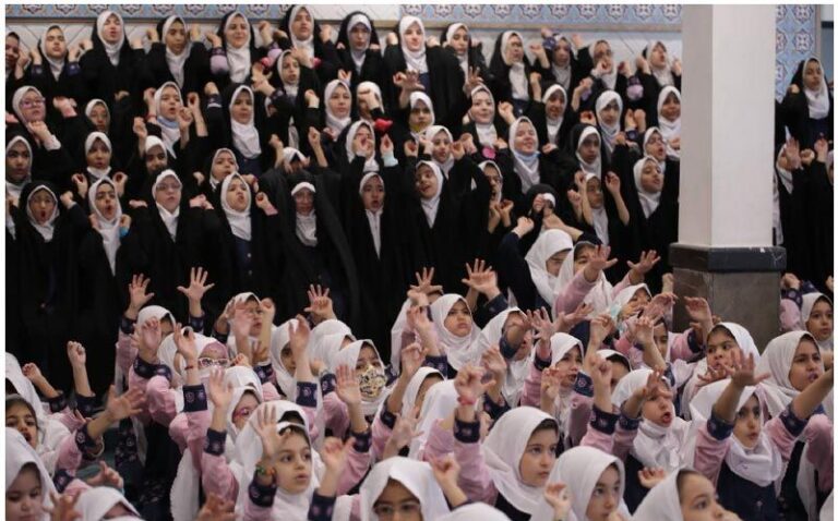 تجمع دانش‌آموزان
