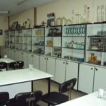 آزمایشگاه فیزیک دبیرستان مفید یادگار امام