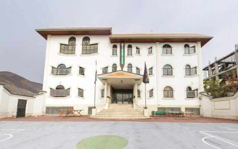 برنامه آموزشی ساختارمند و سطح علمی بالا