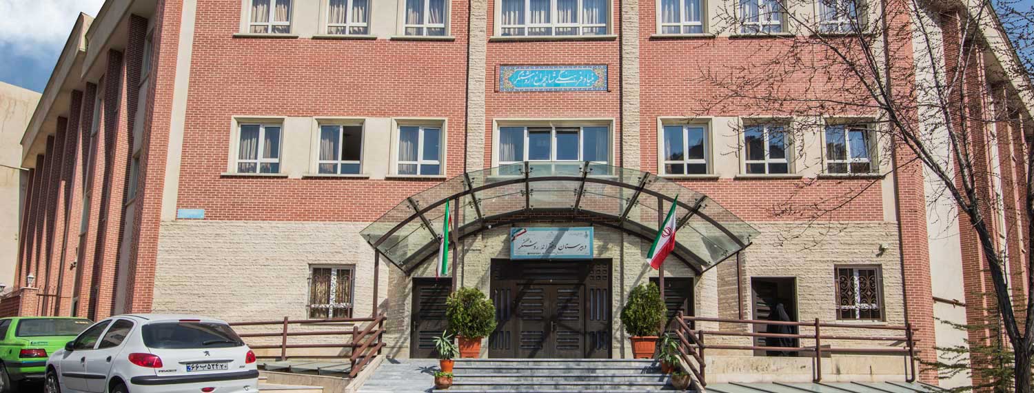 نمای ورودی ساختمان دبیرستان دخترانه روشنگر