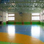 سالن ورزشی سرپوشیده مدرسه شکوفه با زمین فوتسال و هندبال