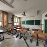 کلاس درس مجهز دبیرستان شکوفه با تخته و میز و صندلی